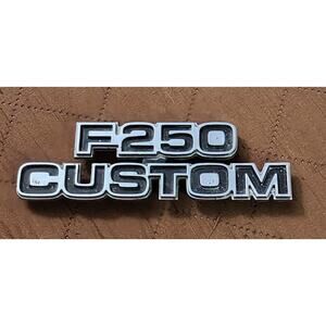 1977-1979 Ford F250 Custom Fender Emblem D7TB-16702-FWC